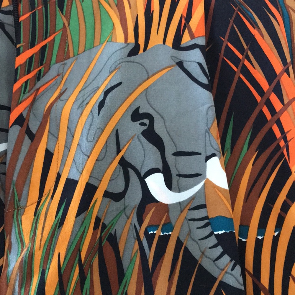 Ellen Tracy 100% silk luxurious elephant print